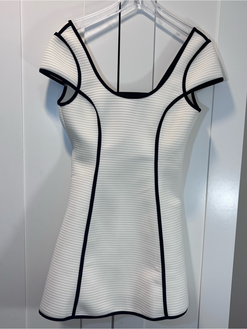 bebe Fit & Flare White Black Piping Mini Dress Cap Sleeve Y2K Women’s M Cocktail